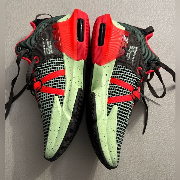 NWOB - Nike LeBron Witness 7 Low Top Basketball Shoes - US Size 8.5 - Picture 3 of 7